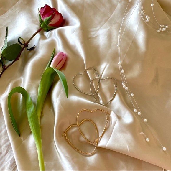 Heart Hoops Hoop Earrings Minimalist - Picture 6 of 13